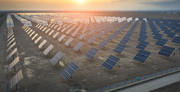 新疆新能源产业数字化转型，为绿色发展注入新动力