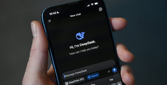 DeepSeek AI推动钢铁行业智能化升级