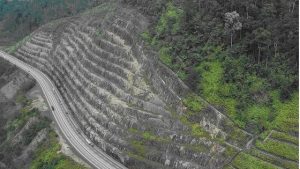 Read more about the article 智能边坡监测系统在矿山中的应用价值
