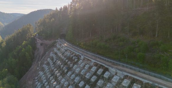 智能边坡监测：矿山、公路、铁路的安全屏障