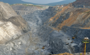 Read more about the article 智慧矿山如何破局安全生产难题？