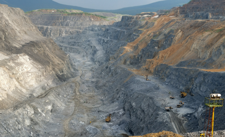 Read more about the article 智慧矿山如何破局安全生产难题？