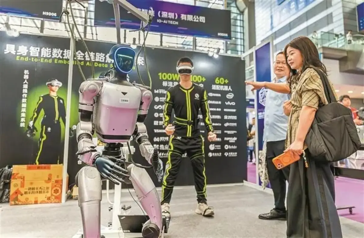 Read more about the article 2025 年深圳机器人产业年产值创新高：超 2400 亿元，同比增长 20.56%